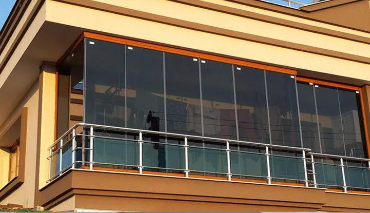 Cam balkon